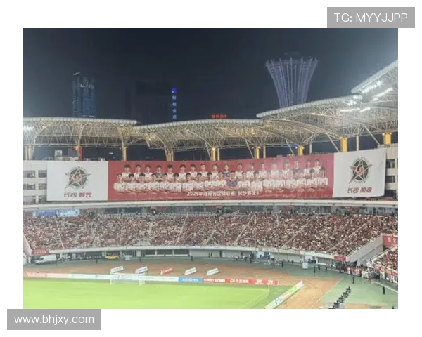 中国足球超级联赛新赛季开幕 多支强队力争冠军宝座竞争激烈