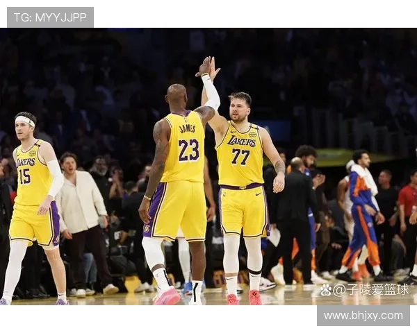 勇士队迎战湖人队，库里状态火热詹姆斯带伤上阵，赛前分析与预测